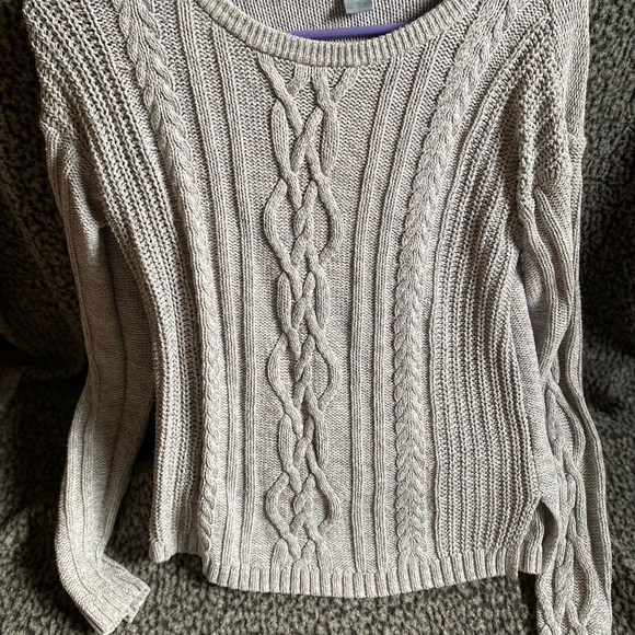 Old Navy sweater Gray Ladies Sweater - Picture 2 of 6